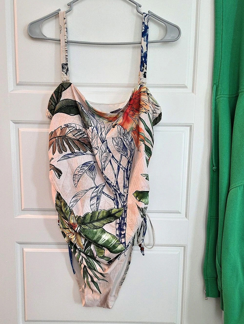 Tropical Floral Tie-Side Tank Top in Pink & Green Like New
